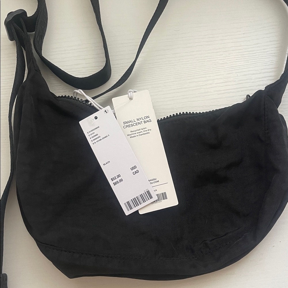 BAGGU Small Crescent Bag in BLACK